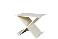 Tableaux occasionnels en bois latéraux de café X - stockage de magazine de forme pour la lecture à la maison